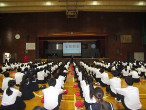 １０月１１日（金）　全校朝会、表彰、音楽会学年リハーサル